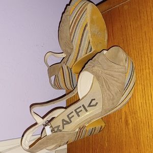 Traffic Amy Beige size 8 heels